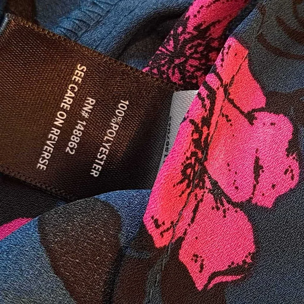 Torrid Women's Blouse Blue Pink Floral Short Flutter Sleeve V Neck Plus 2X New - Picture 6 of 6